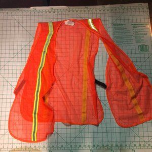 UNIVERSAL FIT, SAFETY VEST LIGHTWEIGHT MESH, REFLECTIVE STRIPE